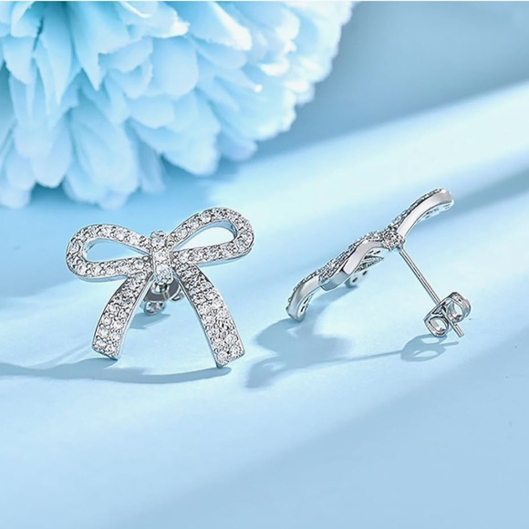 Sparkling Bow silver Earrings NWT - Picture 3 of 4